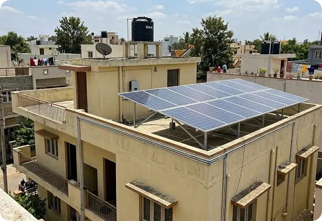 Wide-angle view of a 4kW on-grid solar system installed on a flat concrete roof with a professional mounting structure and integrated solar inverter
